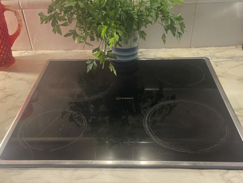 Electric stove with ceramic hob