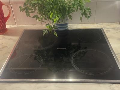 Electric stove with ceramic hob