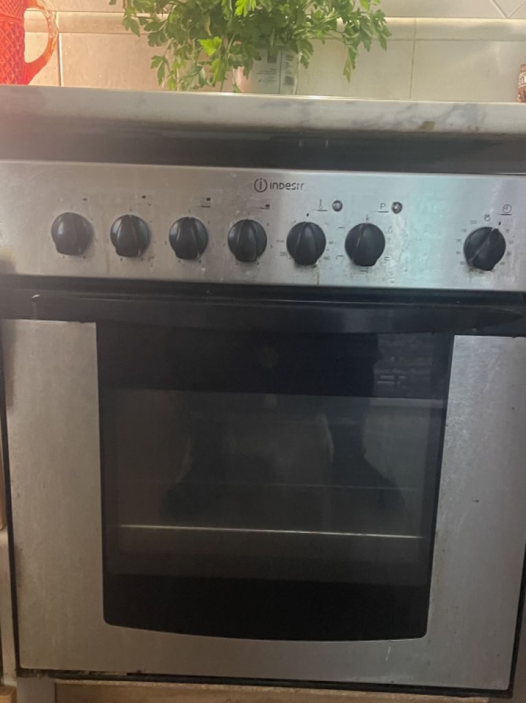 Electric stove with ceramic hob