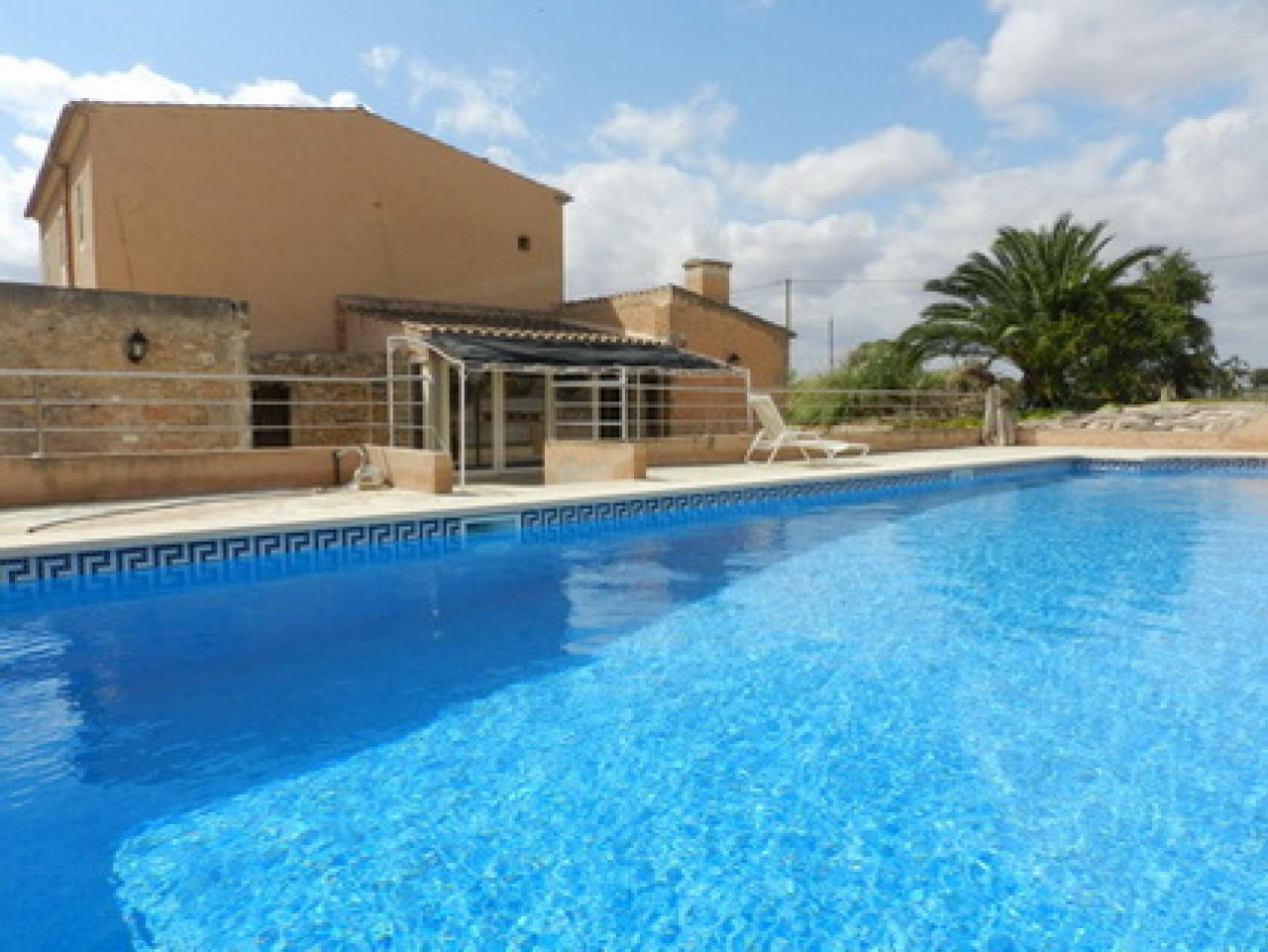 Finca de 2 plantas extremadamente grande con piscina y calefacción central de gasóleo en las afueras de Cas Concos -- F 162