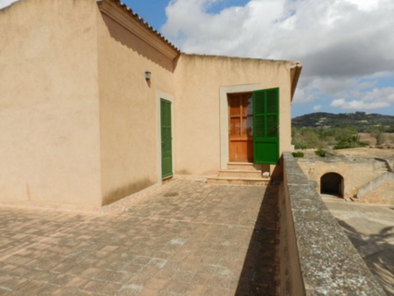 Finca de 2 plantas extremadamente grande con piscina y calefacción central de gasóleo en las afueras de Cas Concos -- F 162