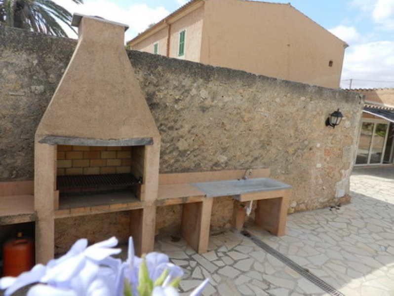 Finca de 2 plantas extremadamente grande con piscina y calefacción central de gasóleo en las afueras de Cas Concos -- F 162