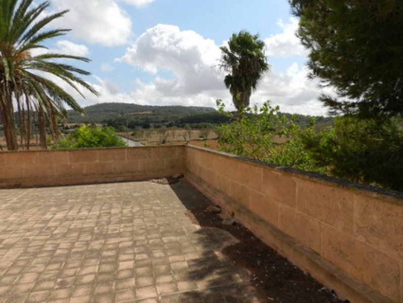 Finca de 2 plantas extremadamente grande con piscina y calefacción central de gasóleo en las afueras de Cas Concos -- F 162
