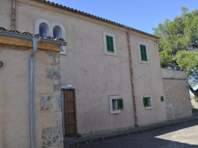 Finca de 2 plantas extremadamente grande con piscina y calefacción central de gasóleo en las afueras de Cas Concos -- F 162