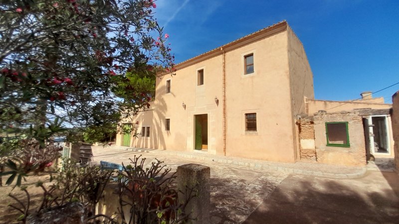 Finca de 2 plantas extremadamente grande con piscina y calefacción central de gasóleo en las afueras de Cas Concos -- F 162