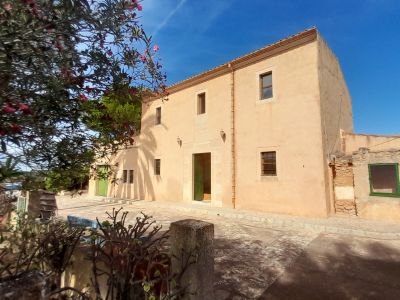 Finca de 2 plantas extremadamente grande con piscina y calefacción central de gasóleo en las afueras de Cas Concos -- F 162