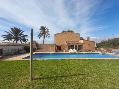 Finca de 2 plantas extremadamente grande con piscina y calefacción central de gasóleo en las afueras de Cas Concos -- F 162