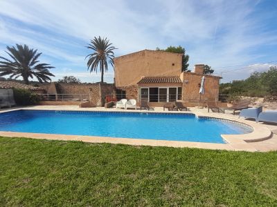 Finca de 2 plantas extremadamente grande con piscina y calefacción central de gasóleo en las afueras de Cas Concos -- F 162