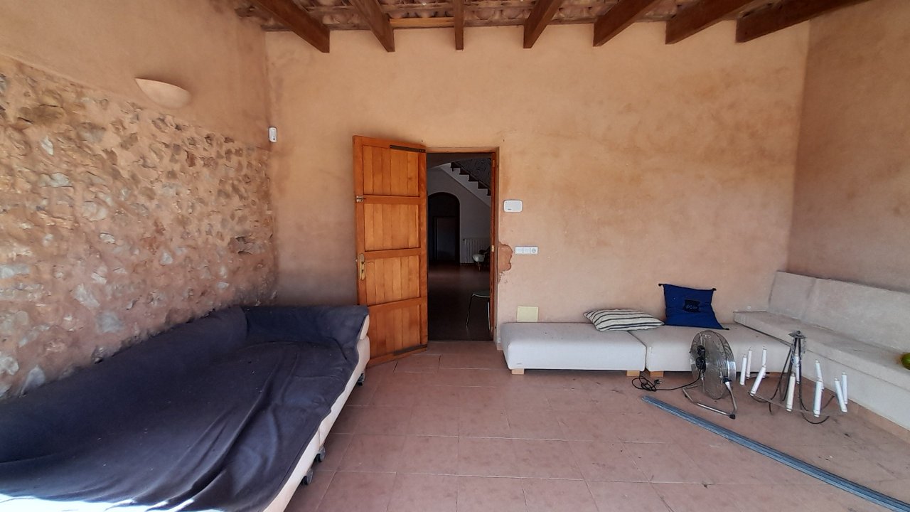 Finca de 2 plantas extremadamente grande con piscina y calefacción central de gasóleo en las afueras de Cas Concos -- F 162