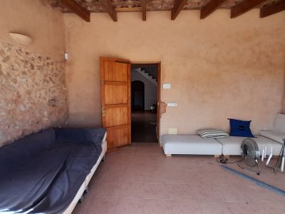Finca de 2 plantas extremadamente grande con piscina y calefacción central de gasóleo en las afueras de Cas Concos -- F 162