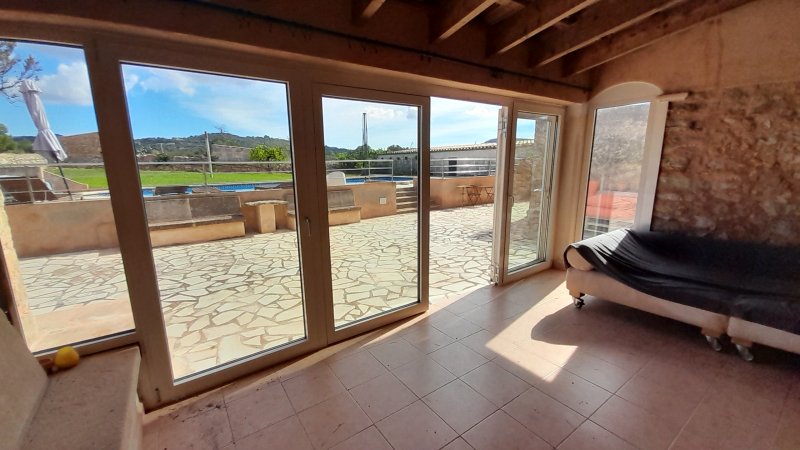 Finca de 2 plantas extremadamente grande con piscina y calefacción central de gasóleo en las afueras de Cas Concos -- F 162