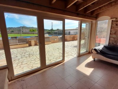 Finca de 2 plantas extremadamente grande con piscina y calefacción central de gasóleo en las afueras de Cas Concos -- F 162
