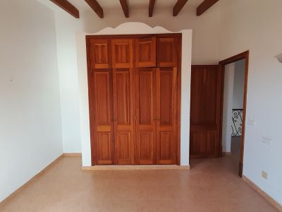 Finca de 2 plantas extremadamente grande con piscina y calefacción central de gasóleo en las afueras de Cas Concos -- F 162