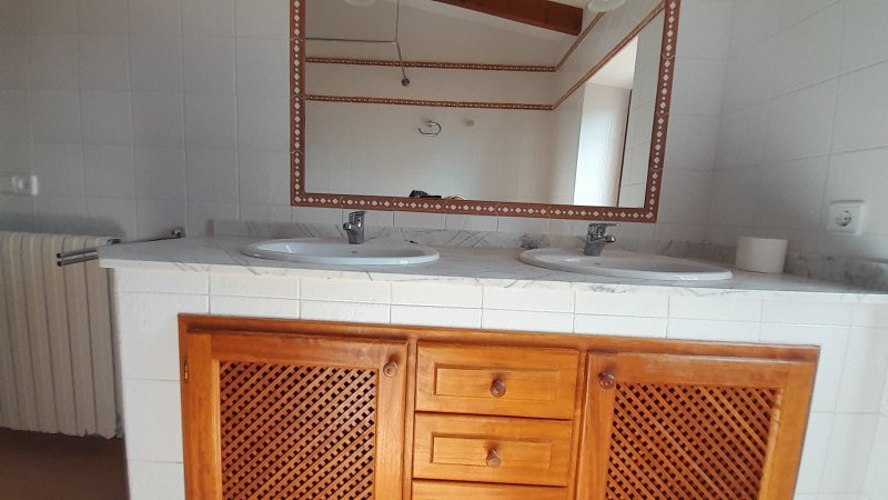 Finca de 2 plantas extremadamente grande con piscina y calefacción central de gasóleo en las afueras de Cas Concos -- F 162