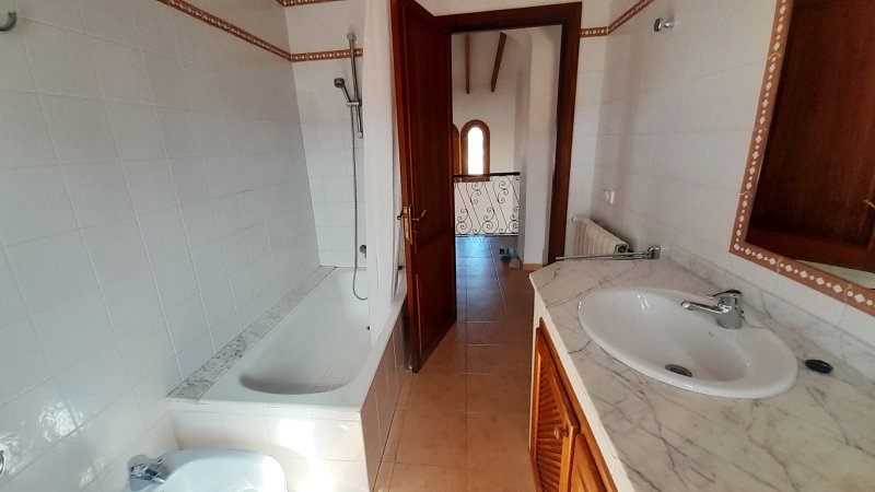 Finca de 2 plantas extremadamente grande con piscina y calefacción central de gasóleo en las afueras de Cas Concos -- F 162