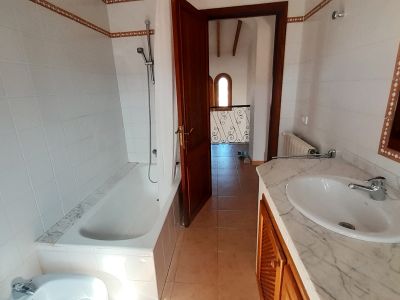 Finca de 2 plantas extremadamente grande con piscina y calefacción central de gasóleo en las afueras de Cas Concos -- F 162
