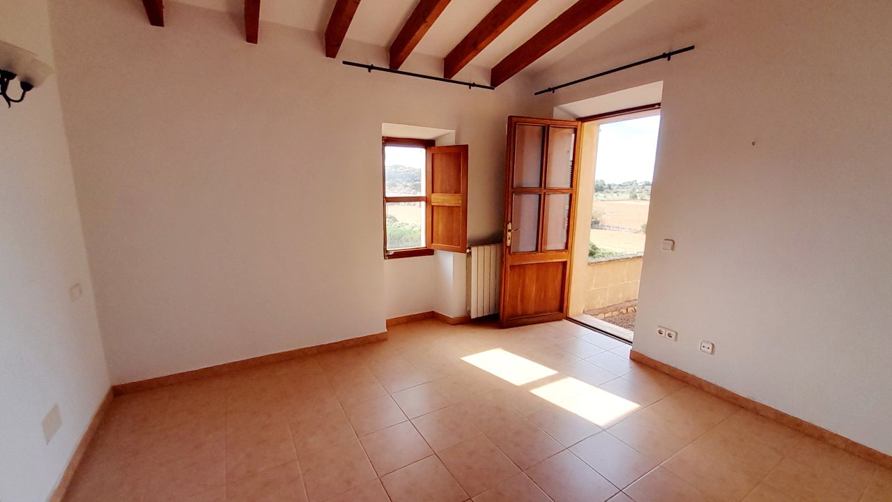 Finca de 2 plantas extremadamente grande con piscina y calefacción central de gasóleo en las afueras de Cas Concos -- F 162