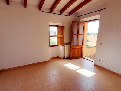 Finca de 2 plantas extremadamente grande con piscina y calefacción central de gasóleo en las afueras de Cas Concos -- F 162