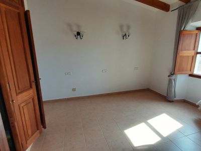Finca de 2 plantas extremadamente grande con piscina y calefacción central de gasóleo en las afueras de Cas Concos -- F 162