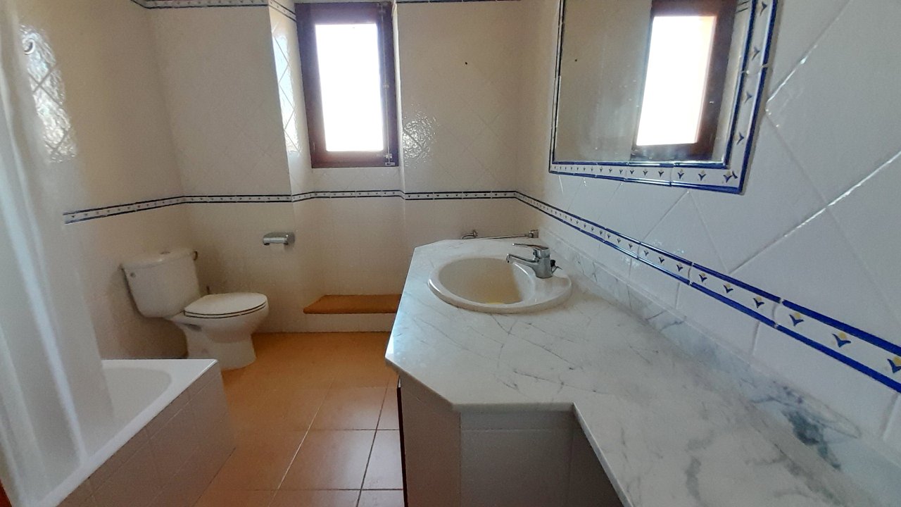 Finca de 2 plantas extremadamente grande con piscina y calefacción central de gasóleo en las afueras de Cas Concos -- F 162