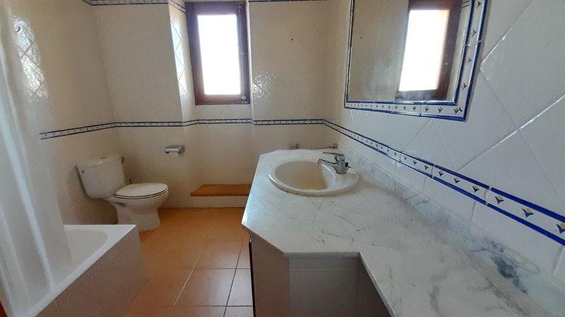 Finca de 2 plantas extremadamente grande con piscina y calefacción central de gasóleo en las afueras de Cas Concos -- F 162