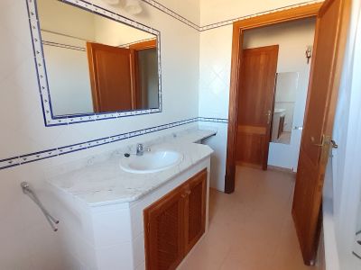 Finca de 2 plantas extremadamente grande con piscina y calefacción central de gasóleo en las afueras de Cas Concos -- F 162