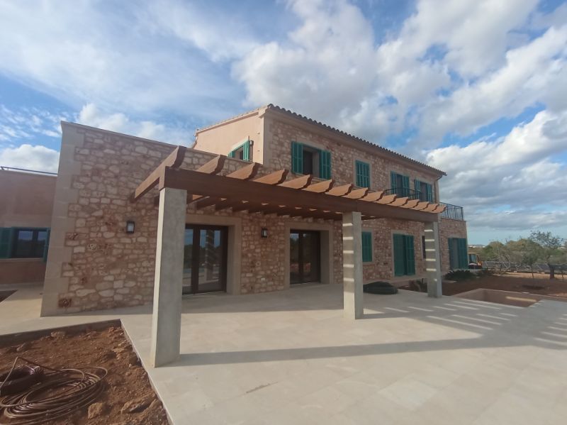 Finca de nueva construcción enormemente grande con calefacción por suelo radiante de aerotermia y vi