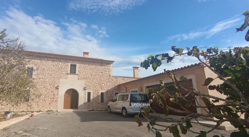 Finca de nueva construcción enormemente grande con calefacción por suelo radiante de aerotermia y vi