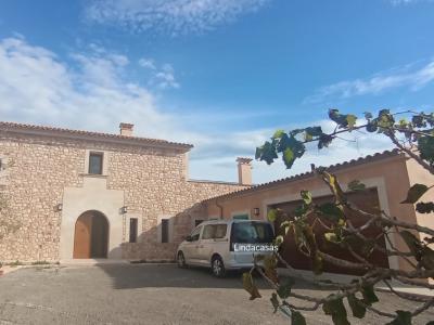 Finca de nueva construcción enormemente grande con calefacción por suelo radiante de aerotermia y vi