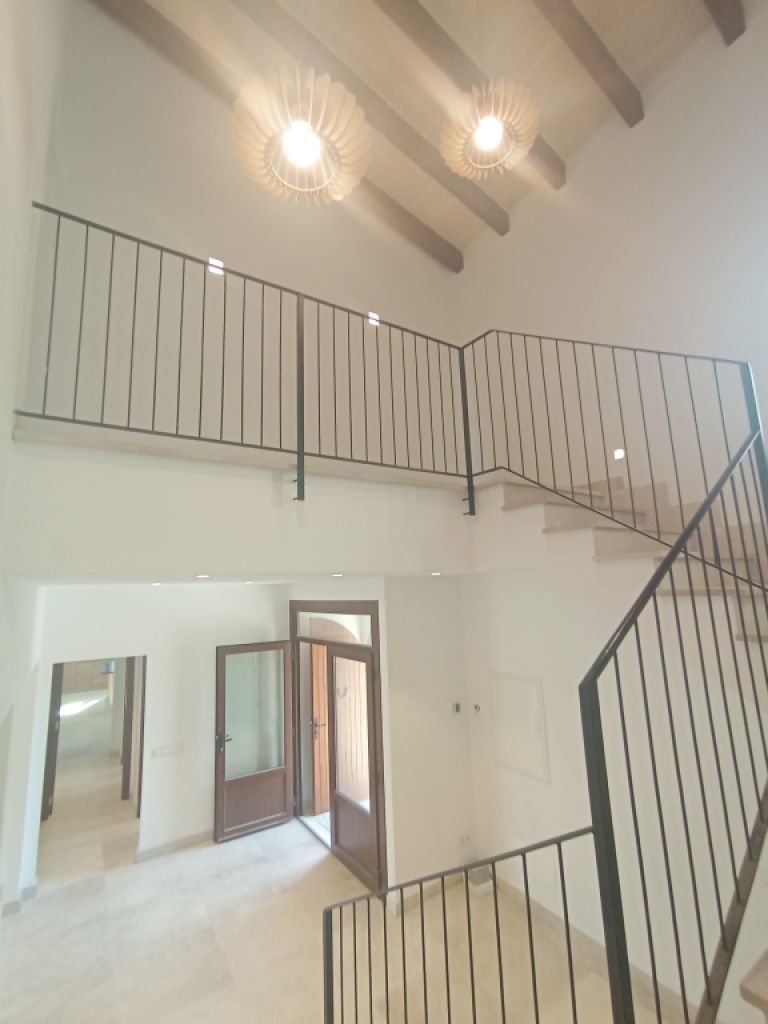 Finca de nueva construcción enormemente grande con calefacción por suelo radiante de aerotermia y vi