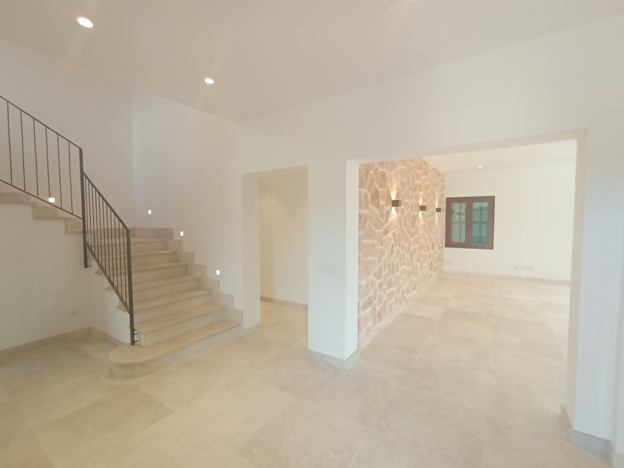 Finca de nueva construcción enormemente grande con calefacción por suelo radiante de aerotermia y vi