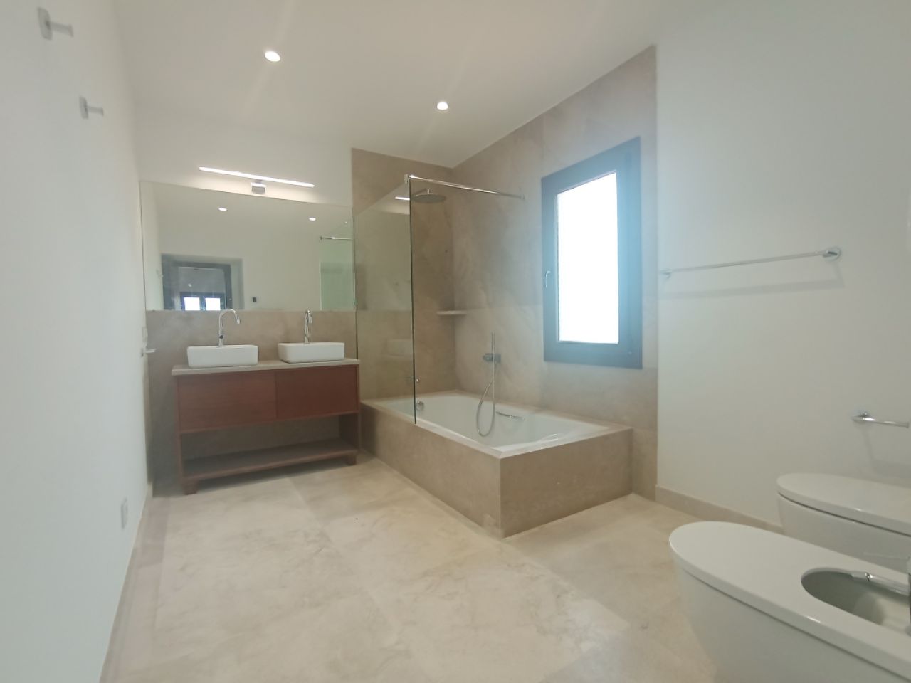 Finca de nueva construcción enormemente grande con calefacción por suelo radiante de aerotermia y vi