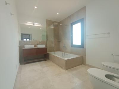 Finca de nueva construcción enormemente grande con calefacción por suelo radiante de aerotermia y vi