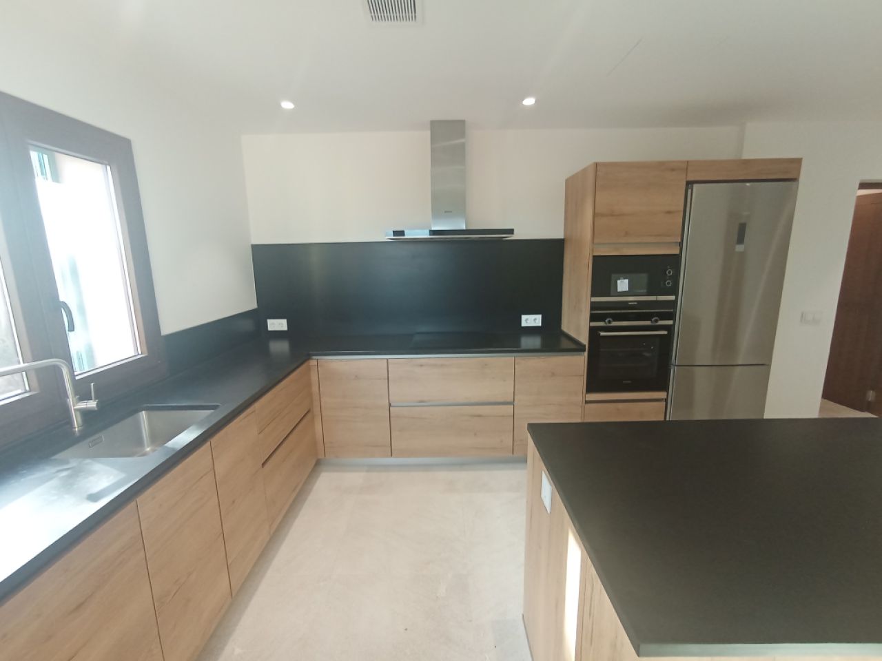 Finca de nueva construcción enormemente grande con calefacción por suelo radiante de aerotermia y vi