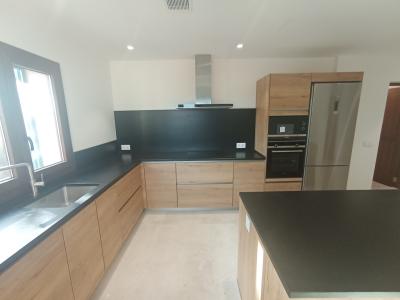 Finca de nueva construcción enormemente grande con calefacción por suelo radiante de aerotermia y vi