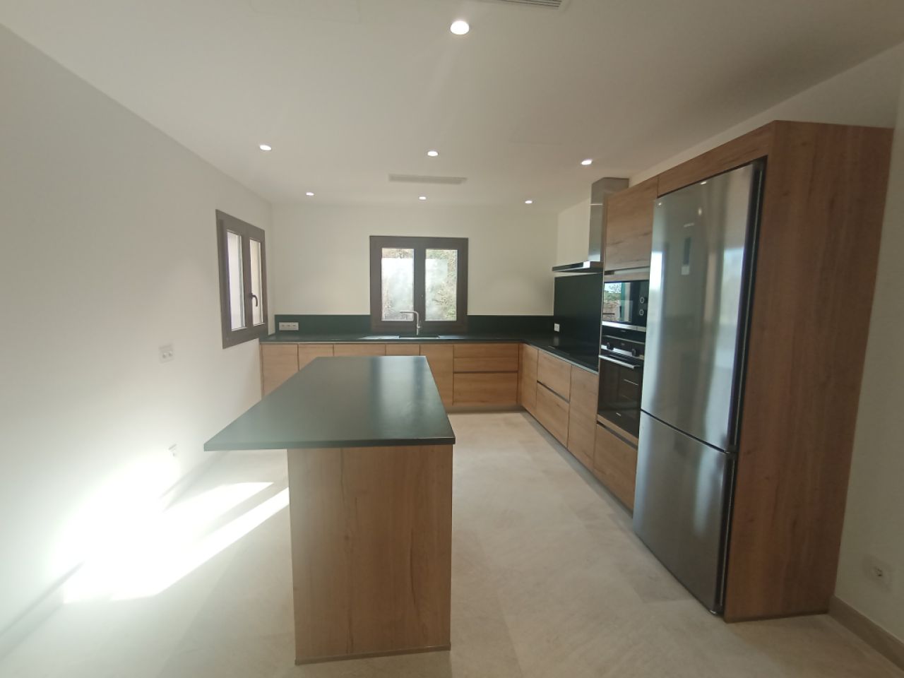 Finca de nueva construcción enormemente grande con calefacción por suelo radiante de aerotermia y vi