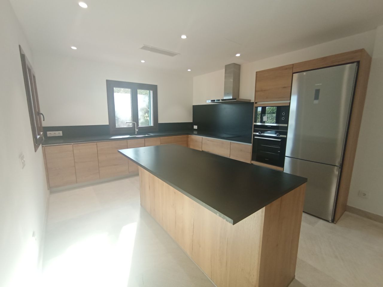 Finca de nueva construcción enormemente grande con calefacción por suelo radiante de aerotermia y vi