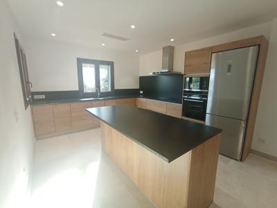 Finca de nueva construcción enormemente grande con calefacción por suelo radiante de aerotermia y vi