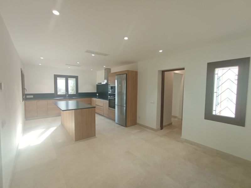 Finca de nueva construcción enormemente grande con calefacción por suelo radiante de aerotermia y vi