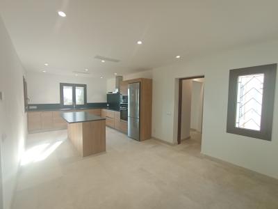 Finca de nueva construcción enormemente grande con calefacción por suelo radiante de aerotermia y vi