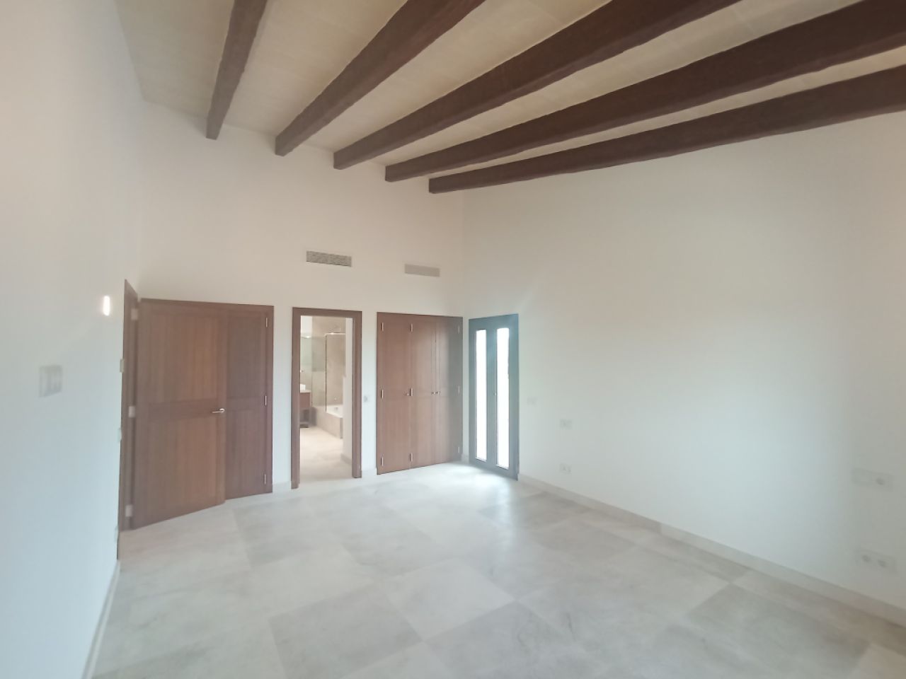 Finca de nueva construcción enormemente grande con calefacción por suelo radiante de aerotermia y vi