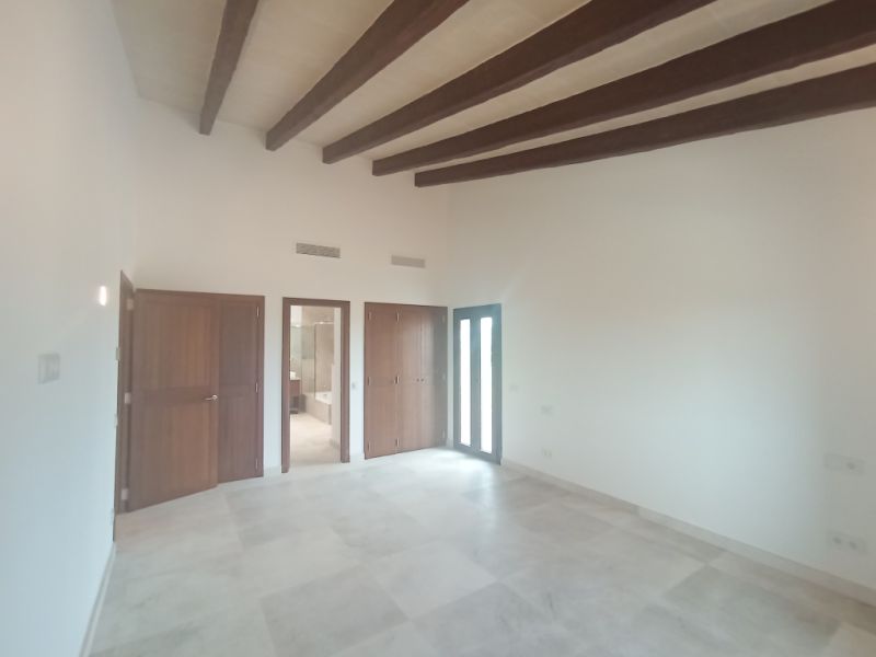 Finca de nueva construcción enormemente grande con calefacción por suelo radiante de aerotermia y vi