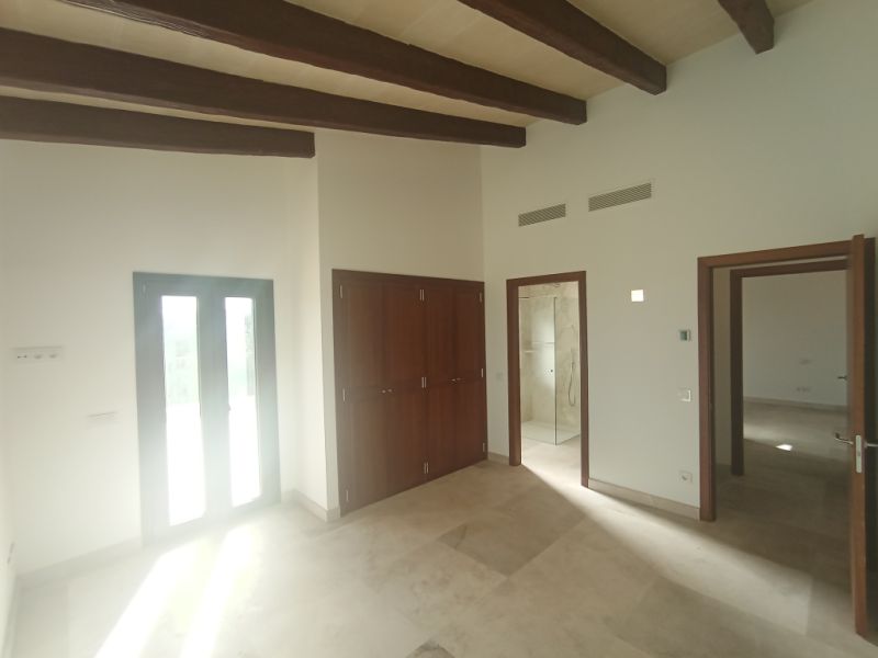 Finca de nueva construcción enormemente grande con calefacción por suelo radiante de aerotermia y vi