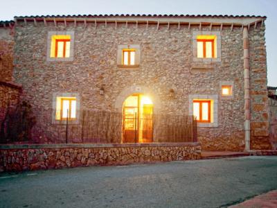 Enorm grosses Dorfhaus mit Pool und Innenhof bei Campos in einer Dorfsiedlung-DH 24