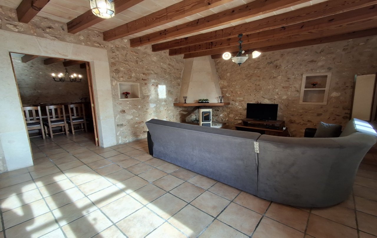 Enorm grosses Dorfhaus mit Pool und Innenhof bei Campos in einer Dorfsiedlung-DH 24