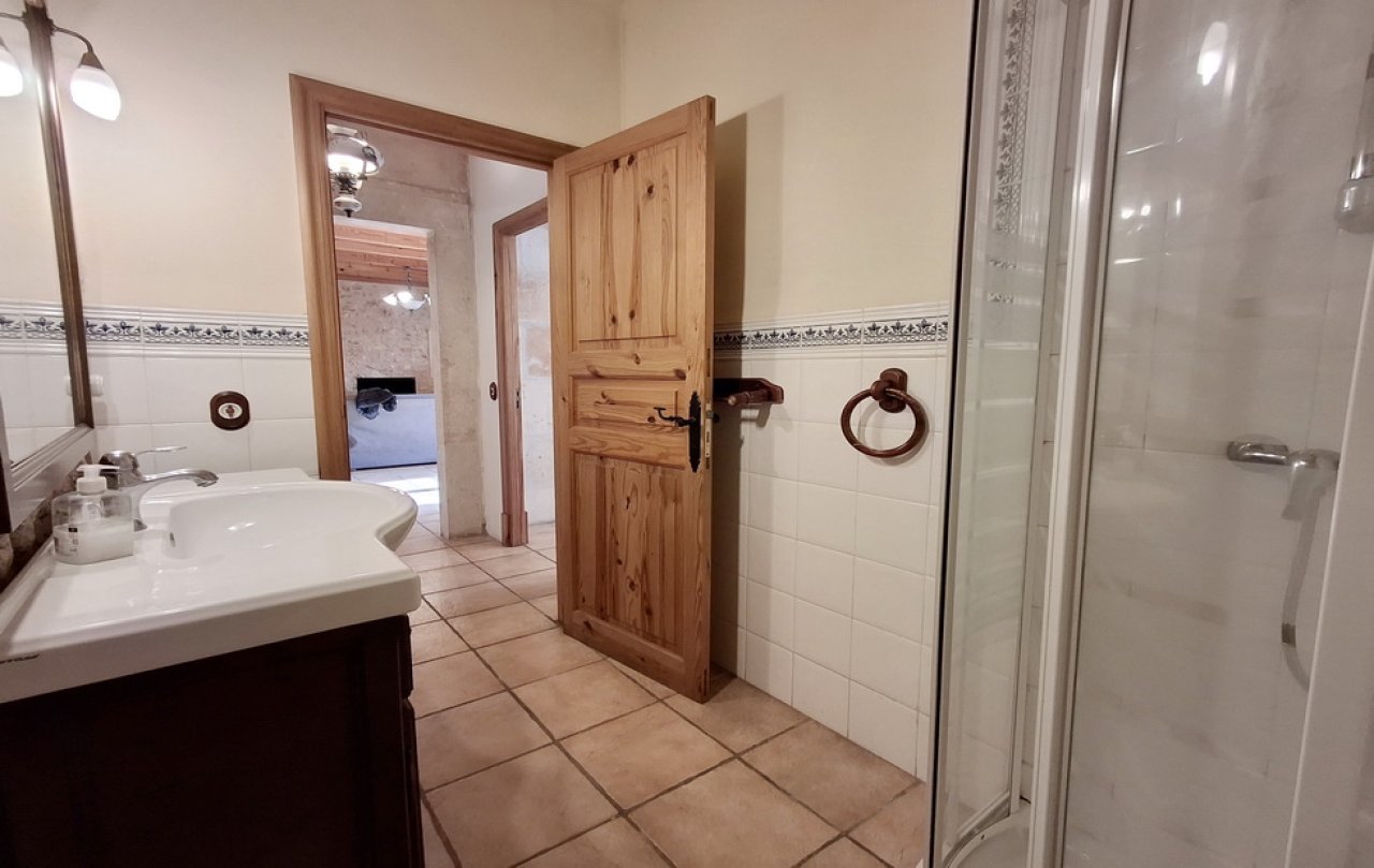 Enorm grosses Dorfhaus mit Pool und Innenhof bei Campos in einer Dorfsiedlung-DH 24