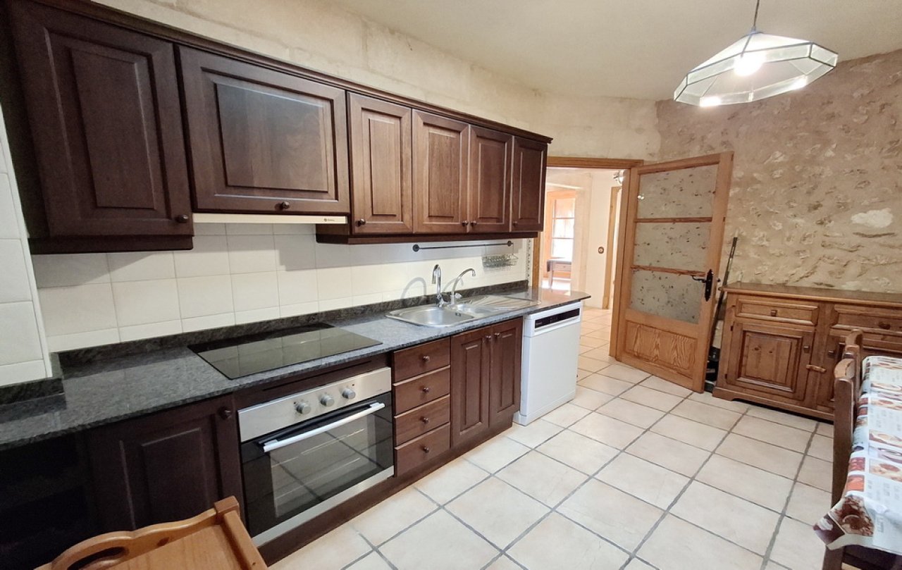 Enorm grosses Dorfhaus mit Pool und Innenhof bei Campos in einer Dorfsiedlung-DH 24