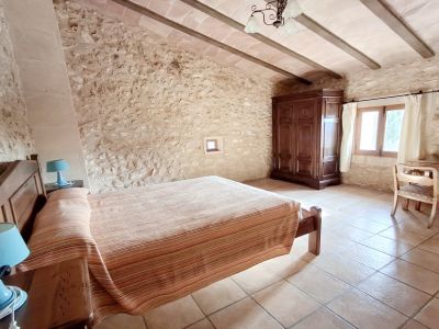 Enorm grosses Dorfhaus mit Pool und Innenhof bei Campos in einer Dorfsiedlung-DH 24