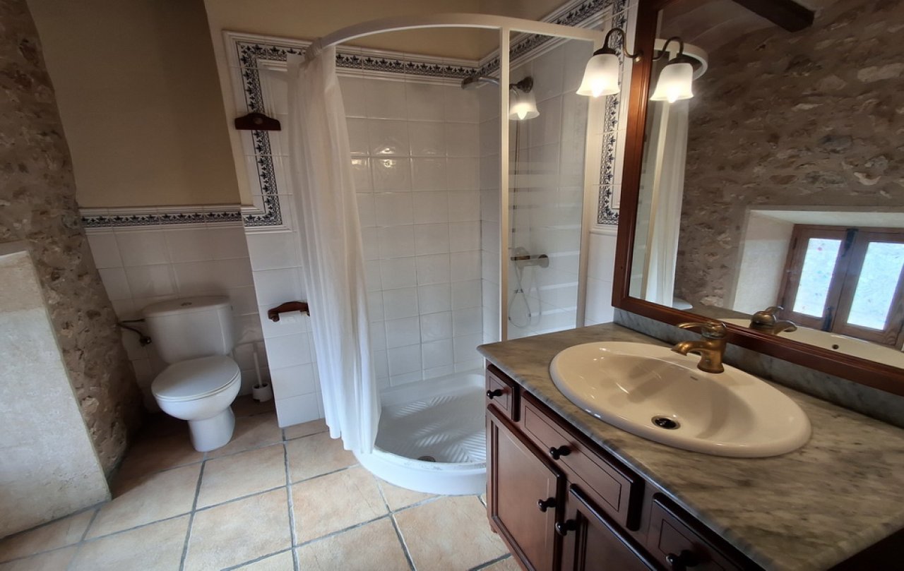 Enorm grosses Dorfhaus mit Pool und Innenhof bei Campos in einer Dorfsiedlung-DH 24