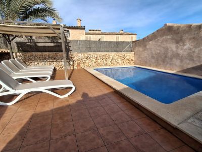 Enorm grosses Dorfhaus mit Pool und Innenhof bei Campos in einer Dorfsiedlung-DH 24